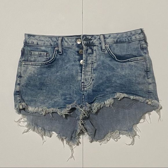 Forever 21 Button Front Size 28 Denim Blue Jean Shorts with Frayed Hem - Picture 1 of 6